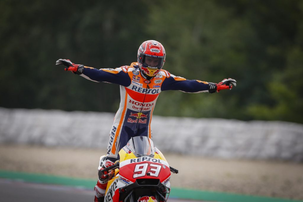 marquez festeggia al traguardo di Brno 2017