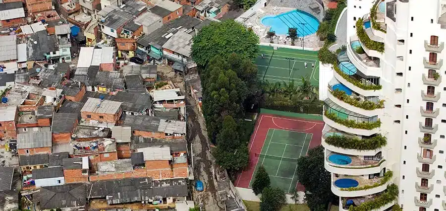 La parola povertà esiste