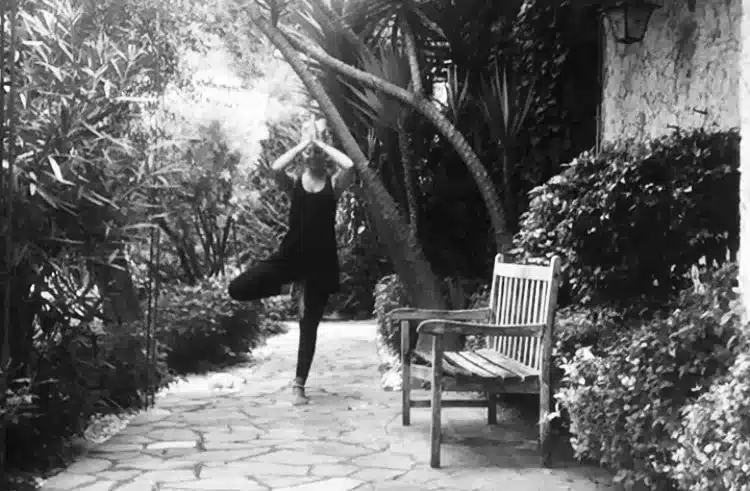 yoga, posizione dell'albero