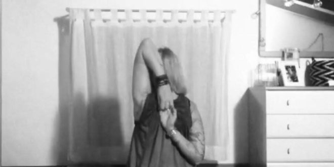 Cervicale: come combatterla con lo yoga - video