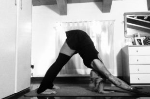 asana il cane a testa in giù