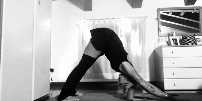 asana il cane a testa in giù