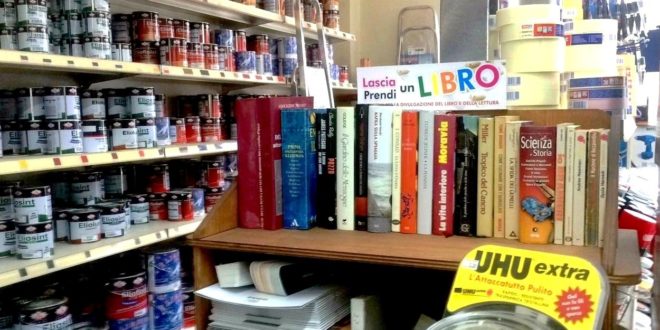 Lascia un libro, prendi un libro