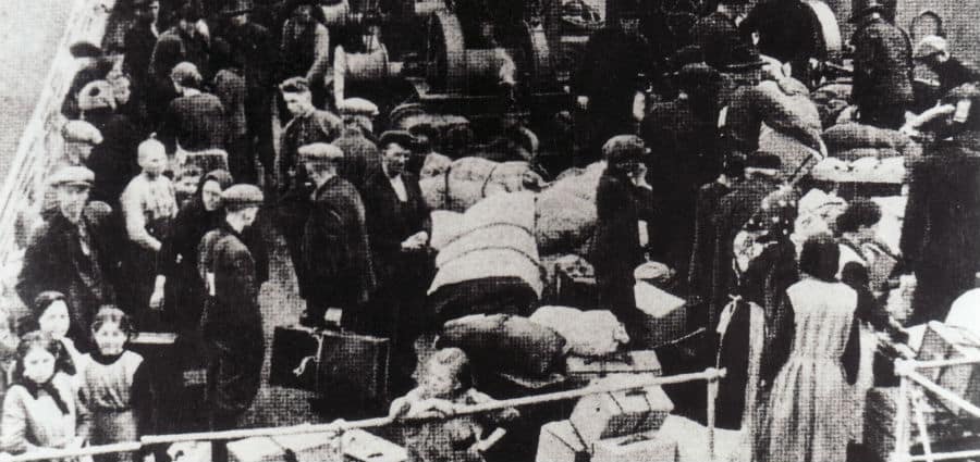 Immigrati se non sono bambini ce ne fottiamo se sono bambini pure