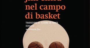 Jim entra nel campo di basket