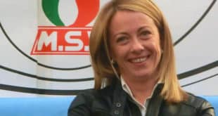 Giorgia Meloni e Mario Giordano un apostrofo nero tra chi cazzo se ne frega e fate come cazzo vi pa
