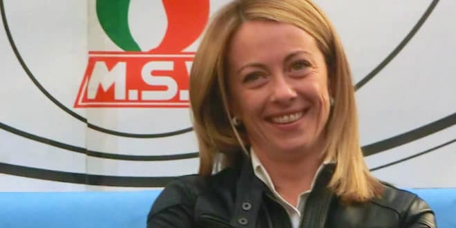 Giorgia Meloni e Mario Giordano un apostrofo nero tra chi cazzo se ne frega e fate come cazzo vi pa