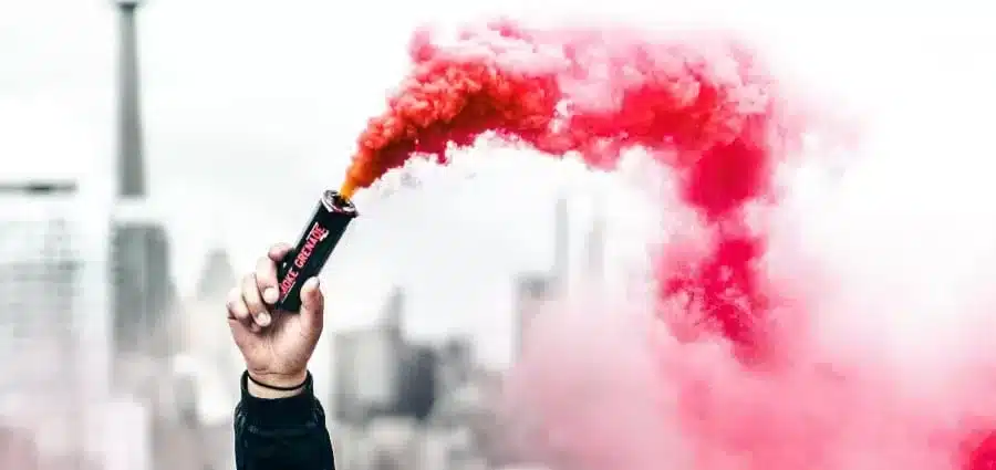 La rivoluzione con il mignolo alzato