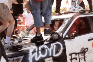 los angeles brucia di nuovo