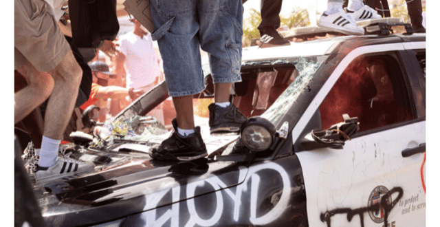 los angeles brucia di nuovo