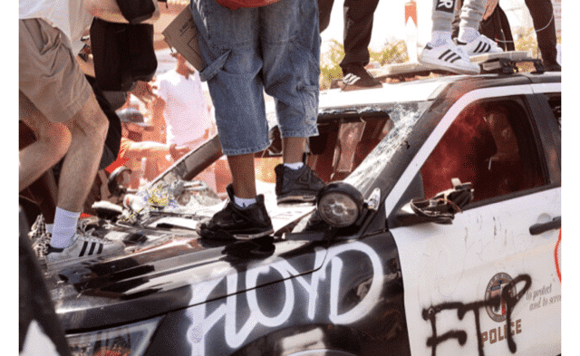 los angeles brucia di nuovo