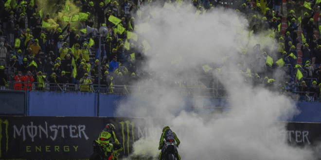 saluto di valentino rossi a misano